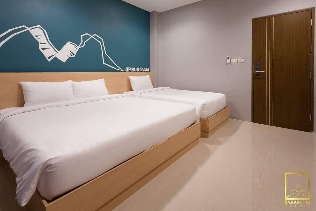 ห้องพักเตียงคู่ผนังลายภูเขา Panorama Hotel Buriram